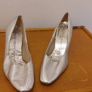 Women  1950's Styleprides Sweet Step Silver Pump  Size 7.5